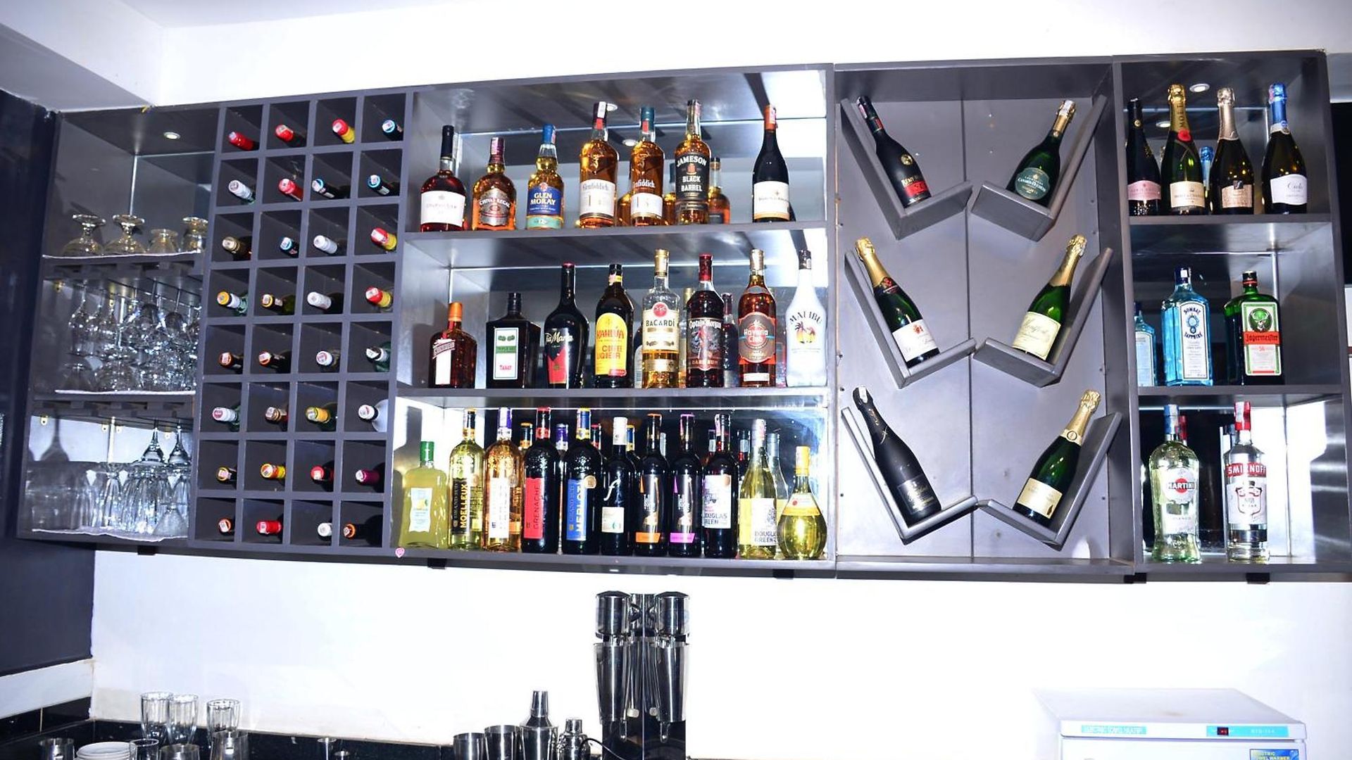 Konvine Bar
